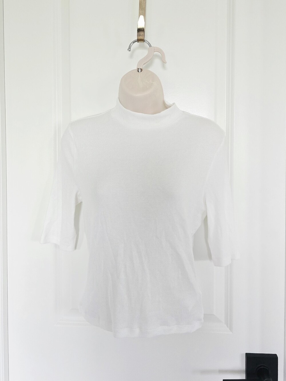 NWT Express White Short-Sleeve Ribbed Mock Neck Tee Sz Medium